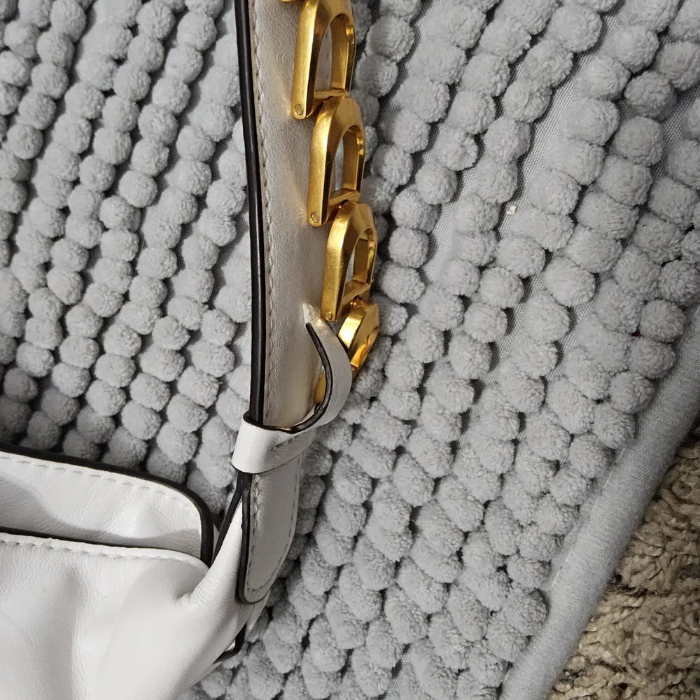 Donna Karan please note
